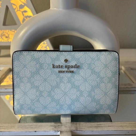 🔥🔥BUY NOW to win Louis Vuitton wallet OR Kate ♠️ bundle. (Value: $525) - Picture 15 of 17